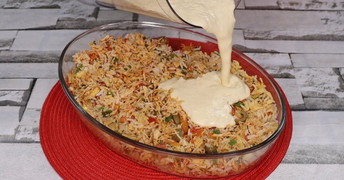 Esta receita é caracterizada pela combinação de arroz cozido, frango desfiado e um creme cremoso...