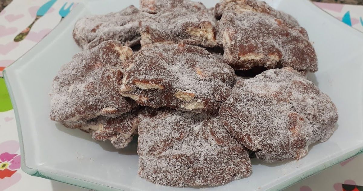 A palha italiana é uma sobremesa tradicionalmente brasileira, composta por uma mistura cremosa de brigadeiro...