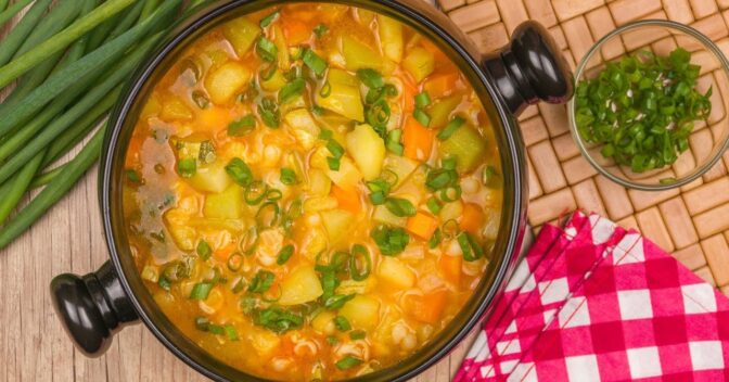 Sopa: Descubra Como a Sopa de Legumes com Macarrão Pode Ser Sua Melhor Amiga na Cozinha!