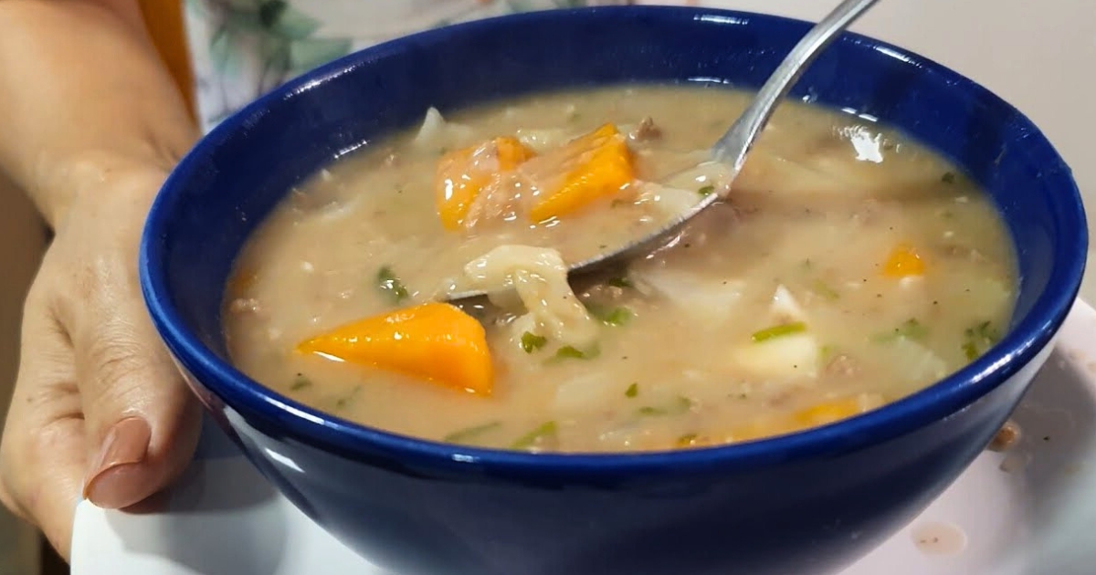 Feita com uma variedade de vegetais, carne moída e temperos, esta sopa é perfeita para...