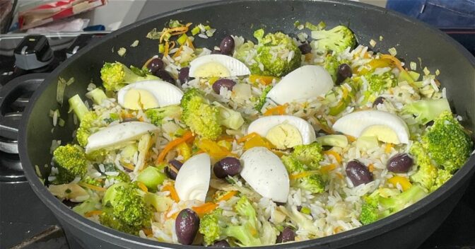 Saudável: Receita de Arroz de Brócolis com Bacalhau: Uma Opção Saudável e Muito Gostosa