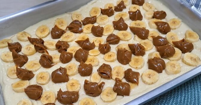 Bolos: Como Fazer Cuca de Banana com Doce de Leite: Receita Fácil para Um Café da Manhã Delicioso