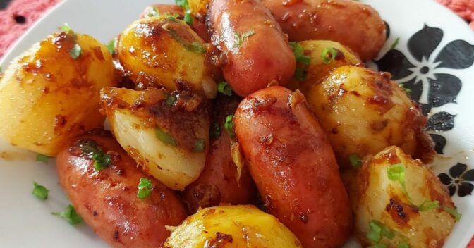 Especiais: Aprenda a Receita de Linguiça com Batata Assada Feito na Panela de Pressão para o Almoço de Domingo