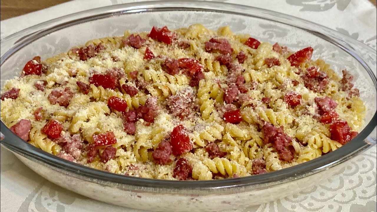 Macarrão com linguiça é uma receita clássica e reconfortante, perfeita para qualquer ocasião. Com uma...