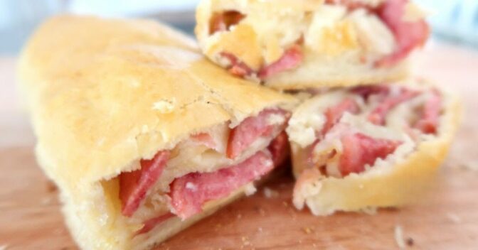 Pães: Faça essa Deliciosa Receita de Pão Caseiro Recheado com Calabresa para o Lanche da Tarde