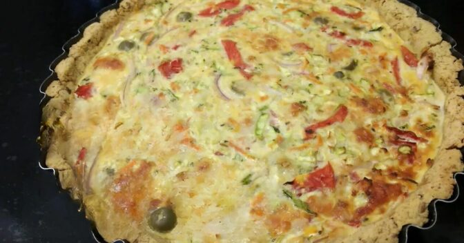 Saudável: Receita de Quiche Low Carb com Massa de Grão de Bico e Recheio de Abobrinha e Queijo, uma Refeição Deliciosa e Saudável