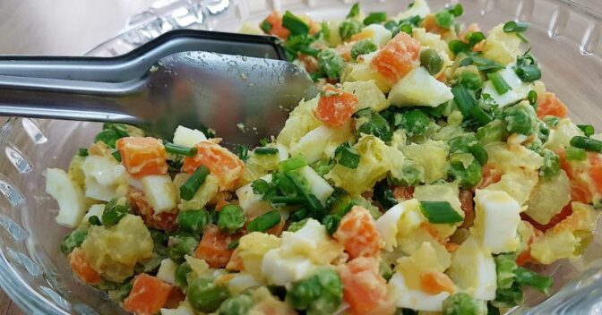 Saladas: Receita Cremosa de Salada de Batata com Cenoura e Ervilha Sem Maionese