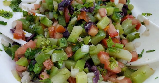 Saladas: Salada de Chuchu: Uma Opção Saudável para a Sua Refeição