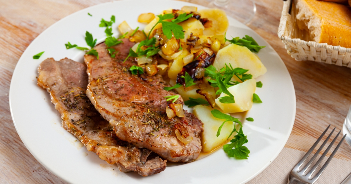 O bife na panela de pressão com batatas é uma receita prática e deliciosa, ideal...