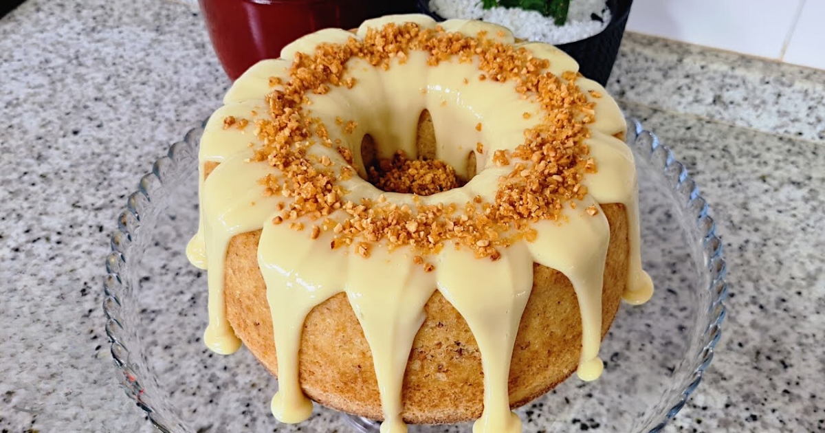 Bolo de Amendoim Com Cobertura Super Crocante e Gostoso Esta receita é de um bolo...