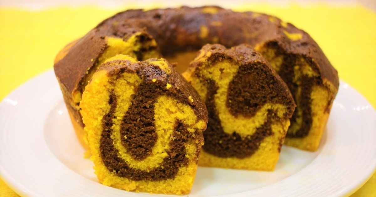 Esta receita combina o bolo de cenoura clássico com o delicioso bolo de chocolate, criando...