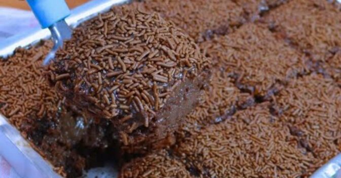 Bolos: Bolo de Chocolate Com Massa Molhadinha e Ganache Falsa Cremosa