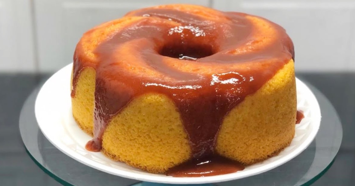 Bolo de Fubá com Calda de Goiabada para a Festa Junina