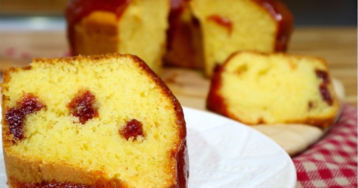 O bolo de fubá com gotas de goiabada e mais goiabada por cima para fazer...