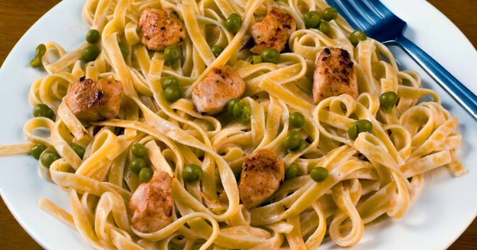 Especiais: Jantar Romântico com Fettuccine Parisiense: Receita Simples para Surpreender Seu Amor em Casa