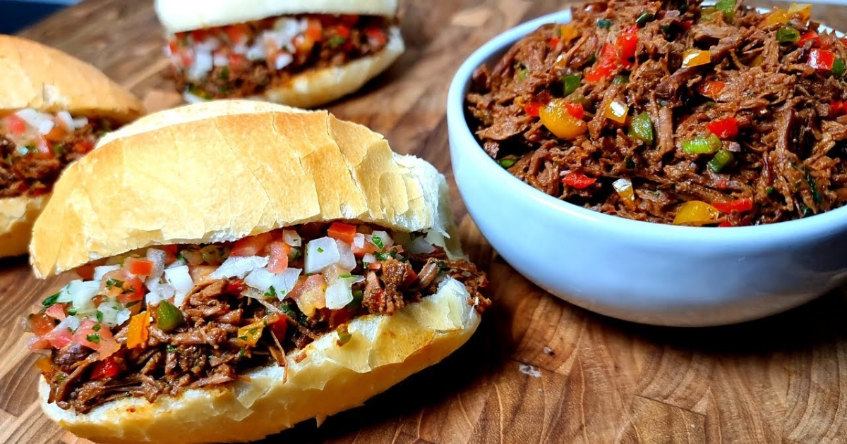 Pão Adormecido com Carne Louca para os Lanches