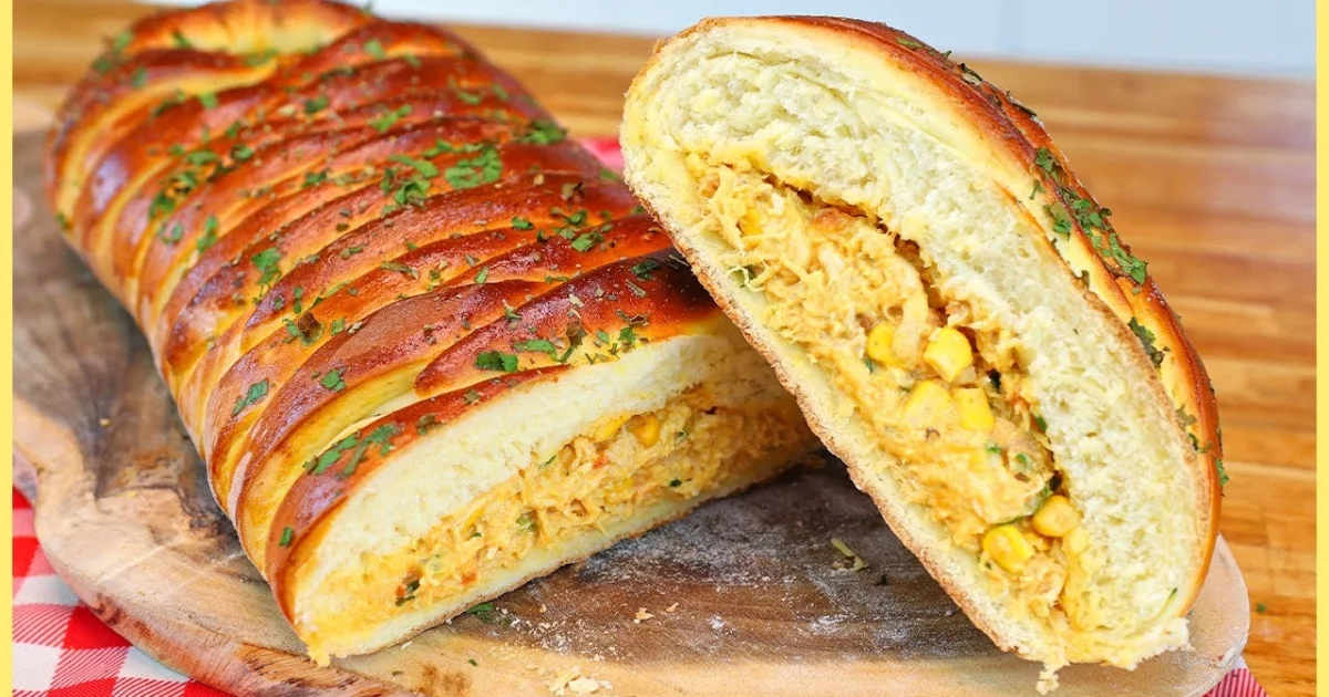 Pão Recheado com Frango Perfeito Para o Seu Café em Família