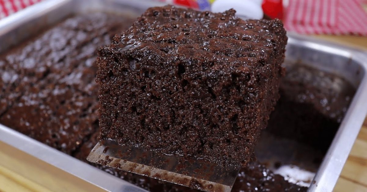 Essa receita é para preparar uma deliciosa massa de bolo de chocolate, extremamente fácil e...