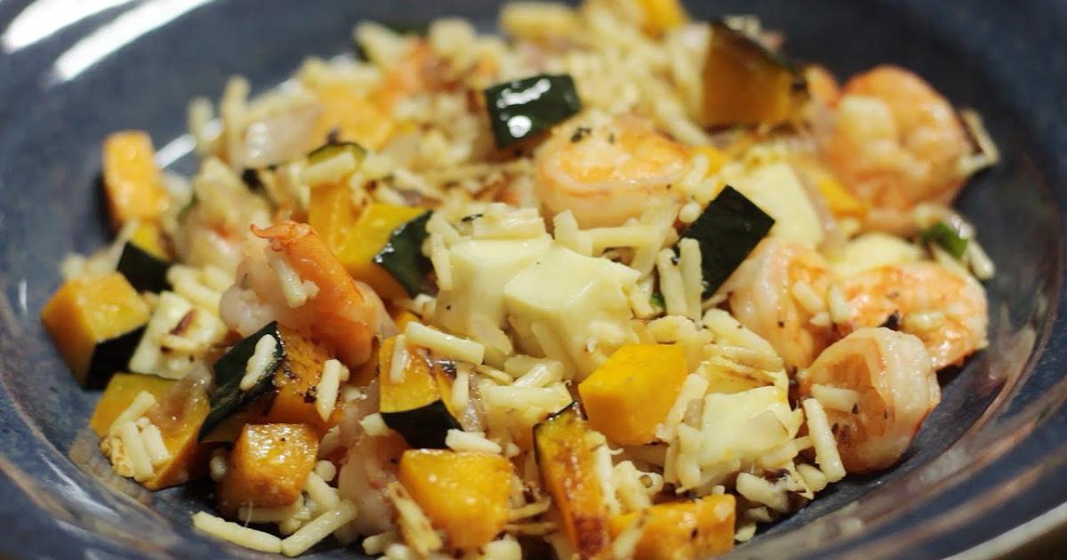 O arroz de vegetais low carb é uma opção saudável e deliciosa para quem deseja...