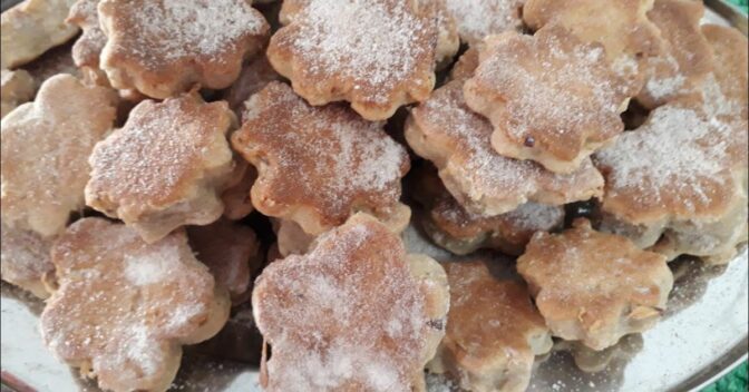 Biscoitos: Biscoitos de Maçã com Canela: Receita Perfeita para Um Cafézinho da Tarde