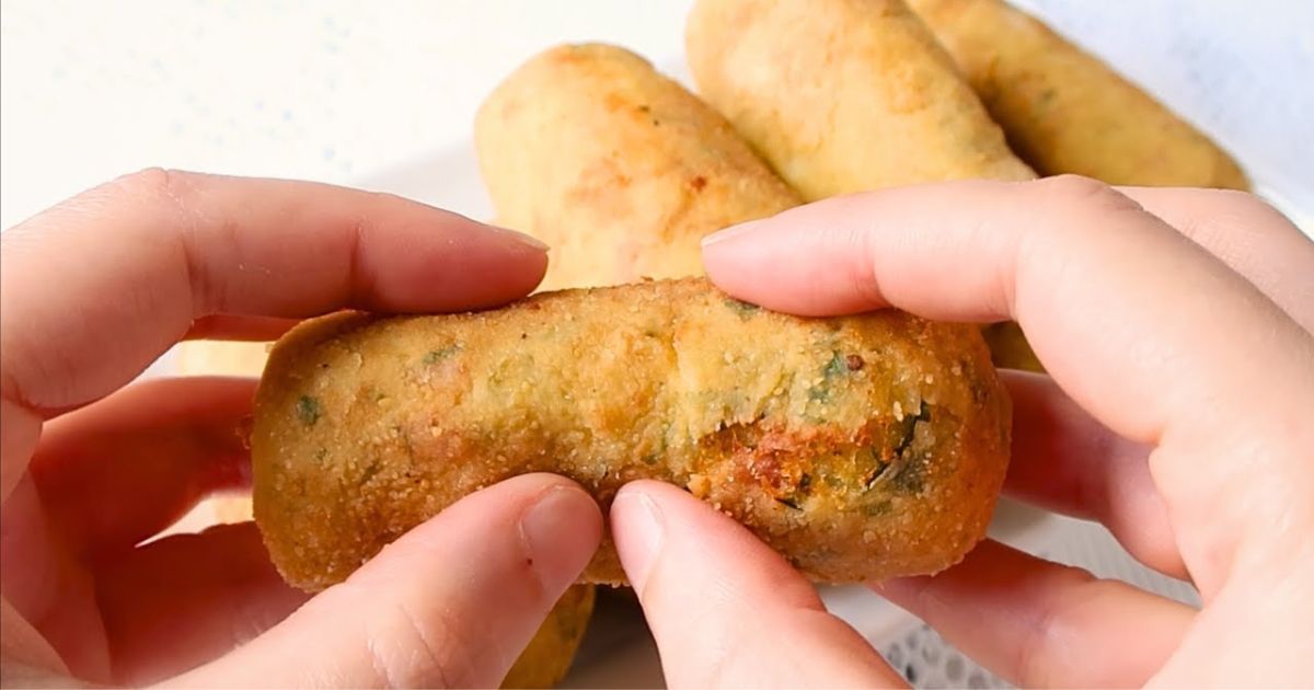 O bolinho de batata com queijo é um aperitivo delicioso e perfeito para acompanhar uma...