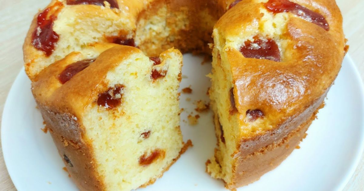 O bolo Romeu e Julieta é uma delícia brasileira que combina o sabor suave do...