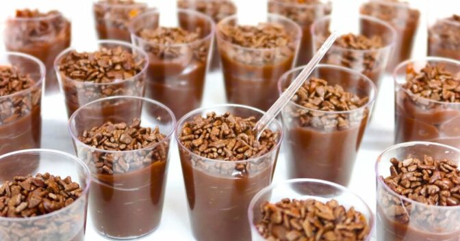 Doces: Sozinha no dia 12? Faça esse Brigadeiro de Copinho e Tenha o Melhor Acompanhante para Seus Filmes