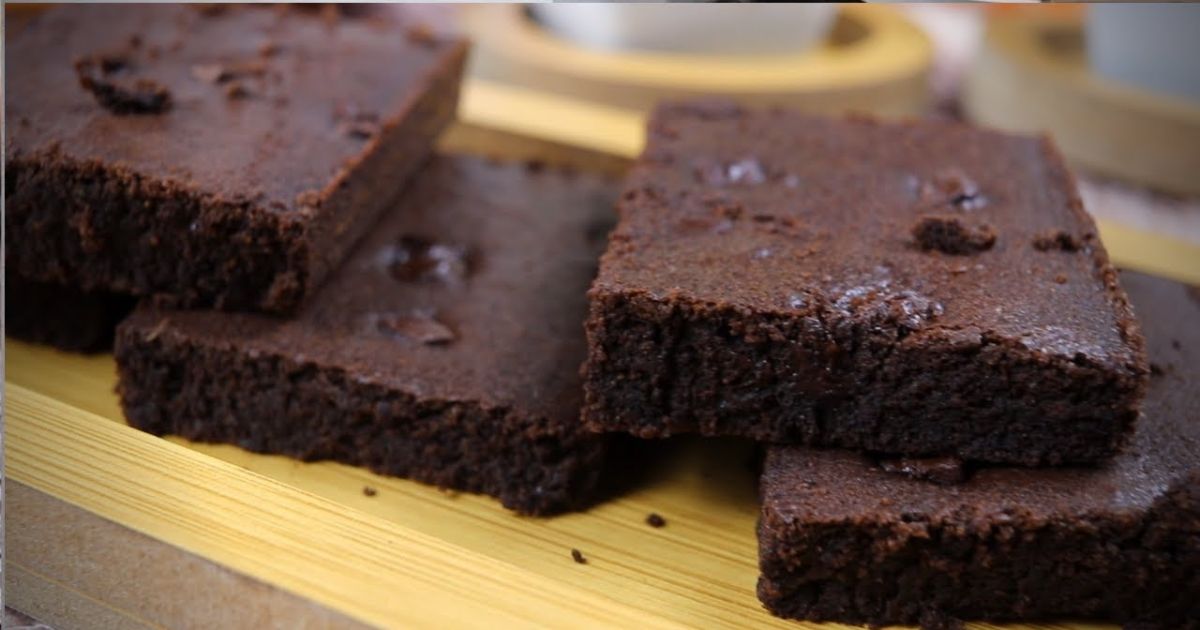 O brownie fit com farinha de aveia é uma opção deliciosa e saudável para quem...