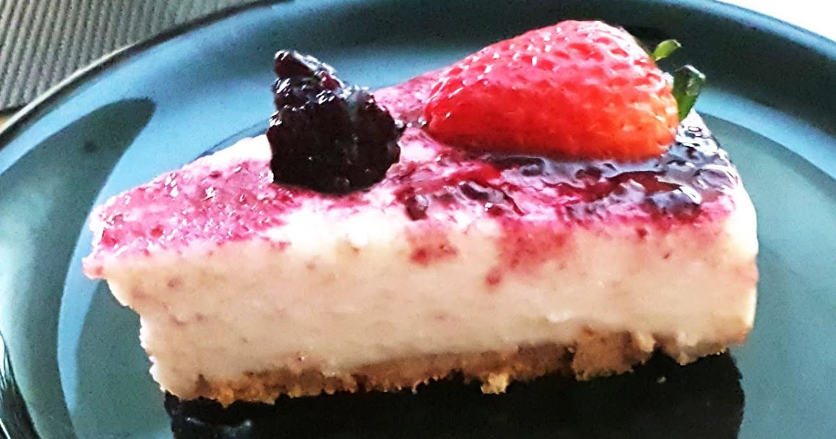 CheeseCake de Leite Condensado com Frutas Vermelhas: Uma Sobremesa Sofisticada e Fácil de Fazer