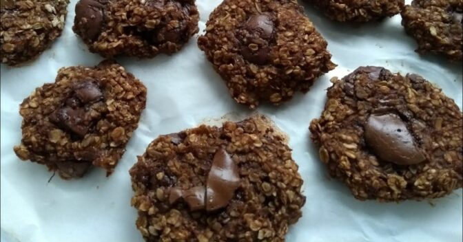 Biscoitos: Cookies de Banana com Aveia e Cacau: Um Lanche Saudável e Fácil de Fazer