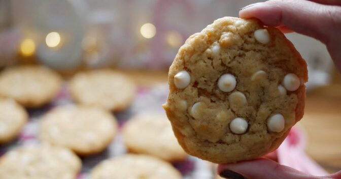 Biscoitos: Receita de Cookies Chocolate Branco com Limão: Deliciosos e Fáceis de Fazer