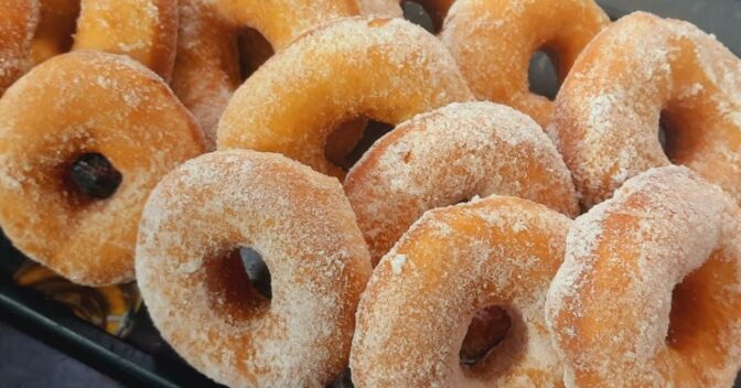 Lanche: Receita de Donuts Caseiros: Deliciosos e Fáceis de Fazer