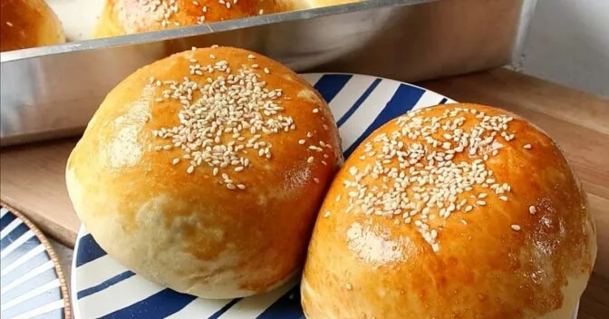 Pães: Já Experimentou Fazer Seu Próprio Pão para Hambúrguer? Fica Uma Delícia