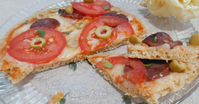 Lanche: Pizza de Aveia na Frigideira Uma Opção Saudável e Deliciosa, Sem Glúten e Sem Lactose