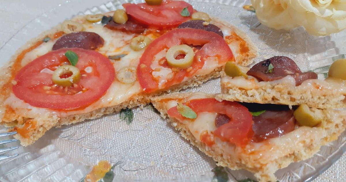 Pizza de Aveia na Frigideira Uma Opção Saudável e Deliciosa, Sem Glúten e Sem Lactose