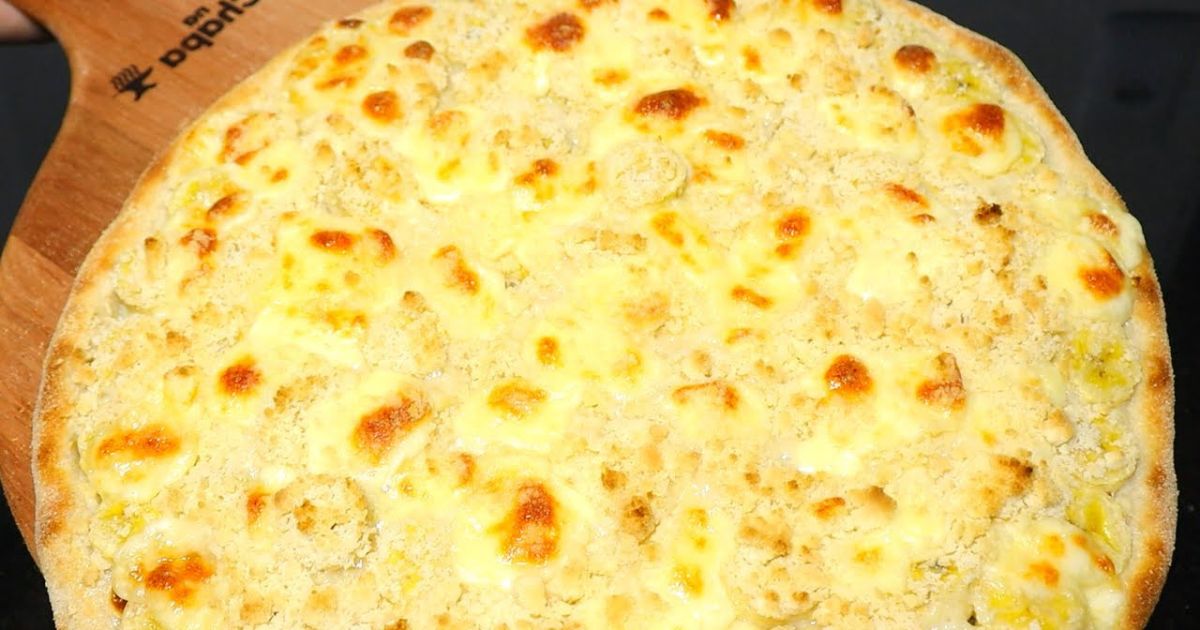 A pizza de banana é uma deliciosa e inusitada variação da clássica pizza, combinando o...