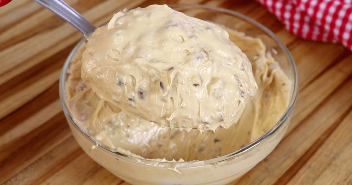 Recheio de nozes para bolos é uma adição deliciosa e versátil, equilibrando o sabor das...