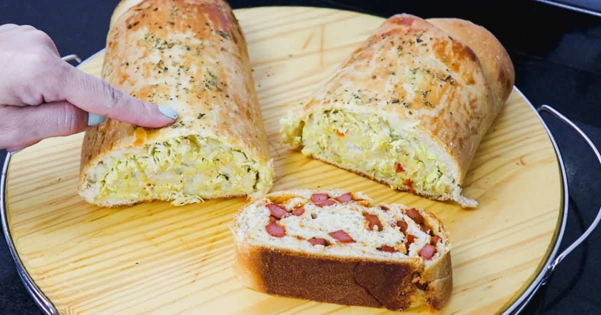 O rocambole de cebola é uma receita deliciosa que combina a maciez do pão com...