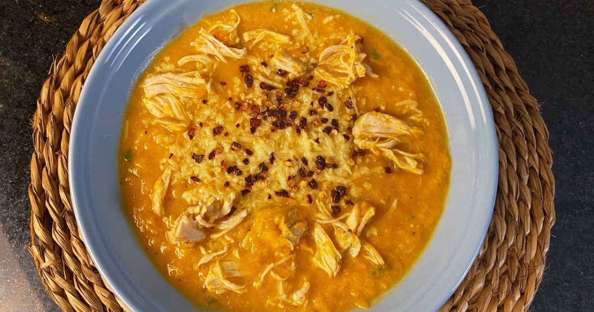 Preparar uma sopa creme low carb é uma excelente maneira de desfrutar de uma refeição...