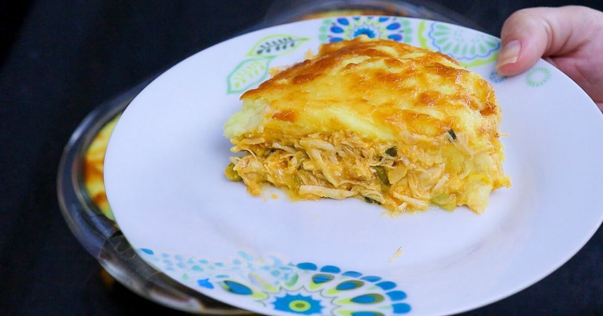 A torta de mandioca com frango é uma deliciosa opção para quem busca uma refeição...