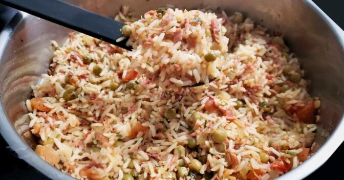 Especiais: Transforme Seu Almoço com Este Arroz de Linguiça Calabresa Que Vai Deixar Todos Pedindo Mais