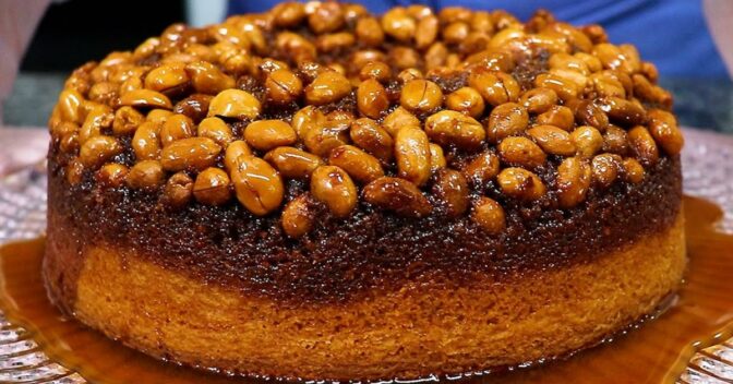 Bolos: Bolo de Amendoim Invertido e Caramelizado Super Cremoso