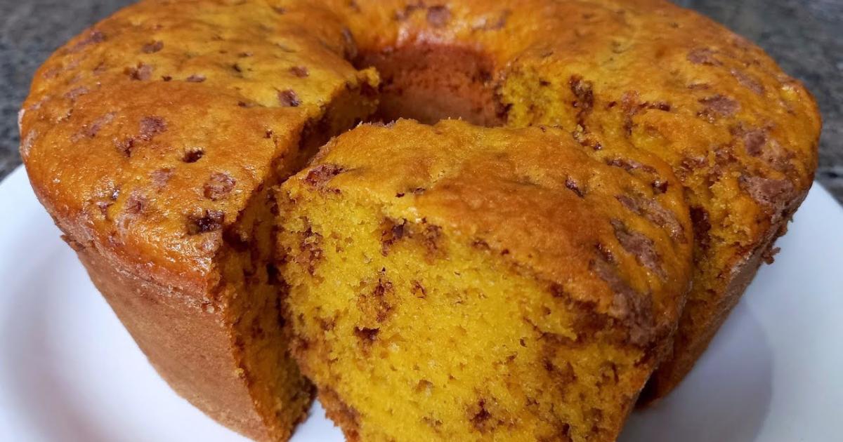 Bolo de Cenoura Formigueiro Muito Fácil e Fofinho O Bolo de Cenoura Formigueiro Muito Fácil...