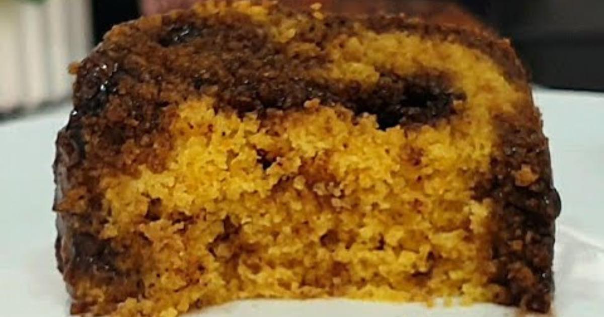 Bolo de Cenoura Trufado Com Cobertura Craquelada Super Cremoso O Bolo de Cenoura Trufado Com...