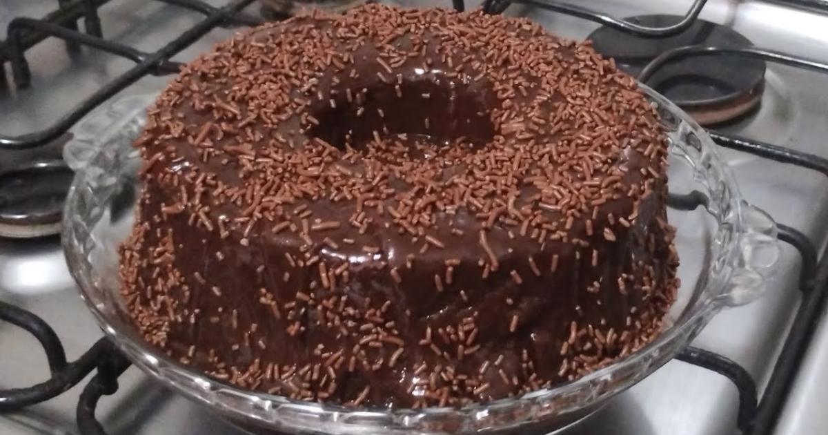 O bolo de chocolate fácil é uma receita prática que utiliza massa pronta, ideal para...