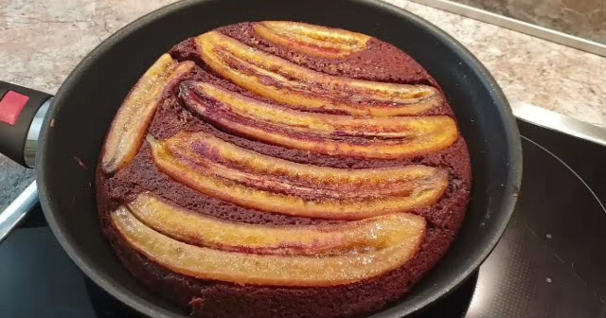 Bolo de Chocolate com Banana Caramelizada na Frigideira