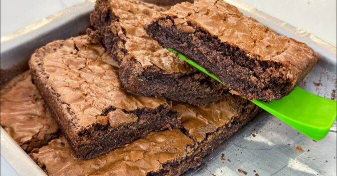 Brownies: Brownie de Nescau Molhadinho Super Fácil e Delicioso