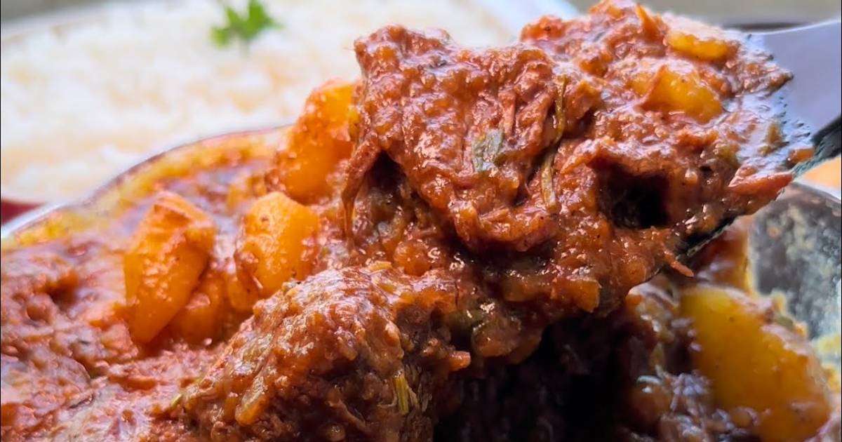 A carne assada de panela é um prato tradicional e delicioso, ideal para almoços em...