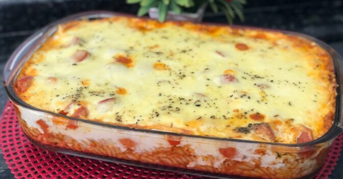 Especiais: Macarrão com Salsicha de Forno para uma Refeição Simples e Deliciosa