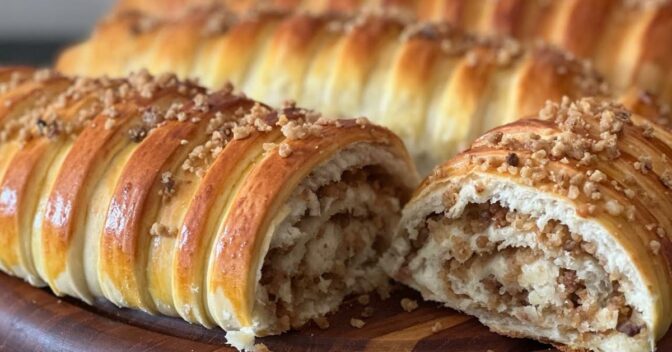 Lanche: Pão de Torresmo Bem Recheado e Perfeito para Lanche